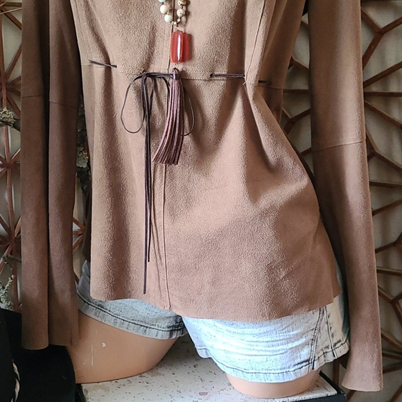 SALE TODAY BEAUTIFUL SUEDE BROWN COWGIRL TOP. - Picture 5 of 16